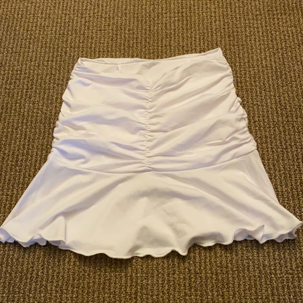 white ruffled skirt trendy